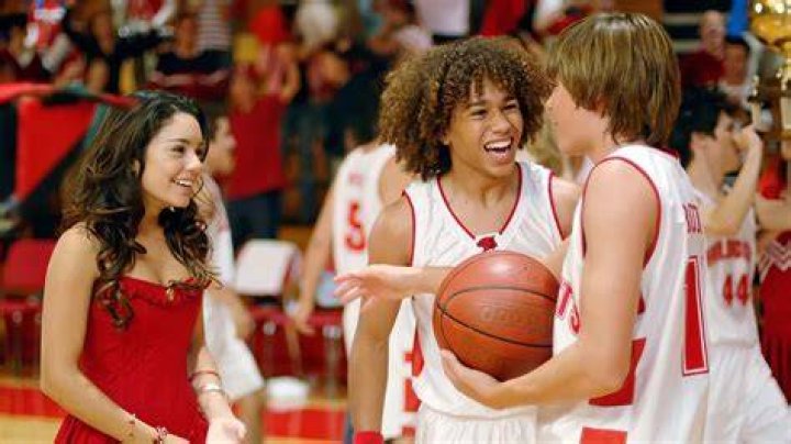 Lovely: The&nbsp;High School Musical: The Musical: The Series star teamed the bright-coloured dress with a skinny black belt
